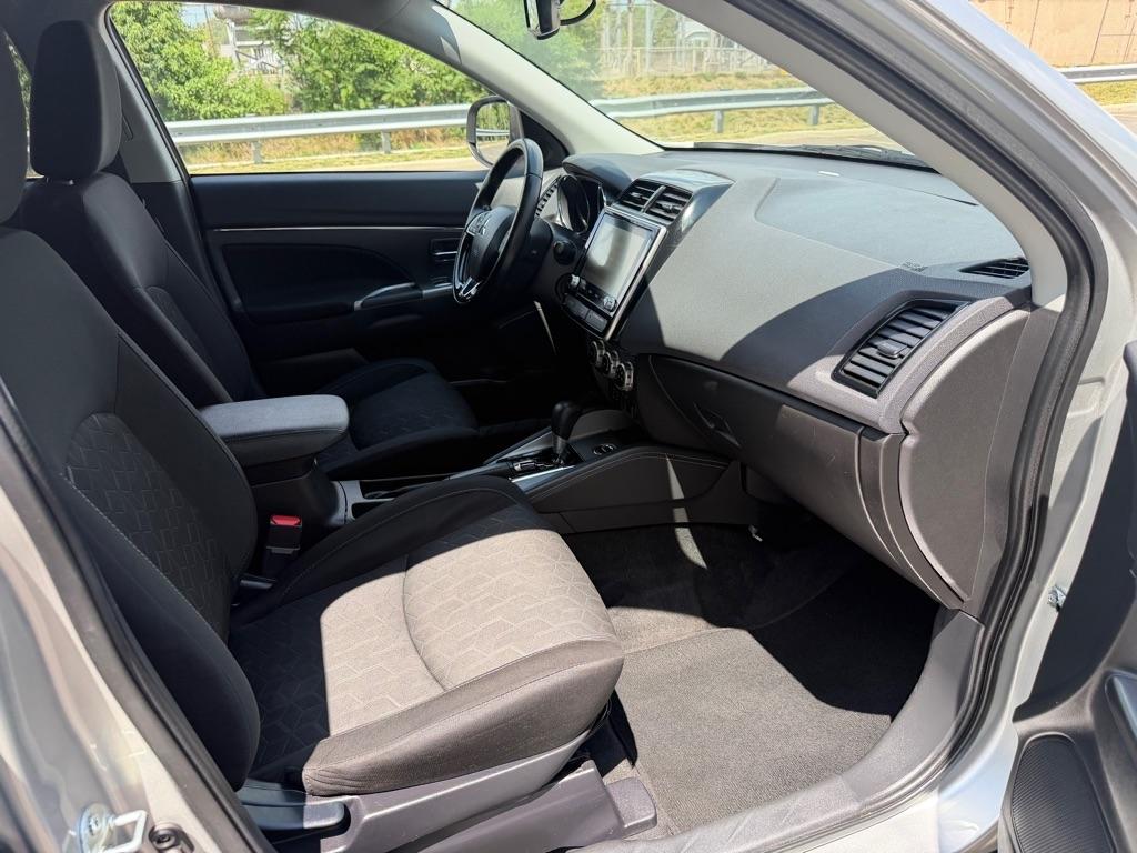 Mitsubishi Outlander Sport  2021