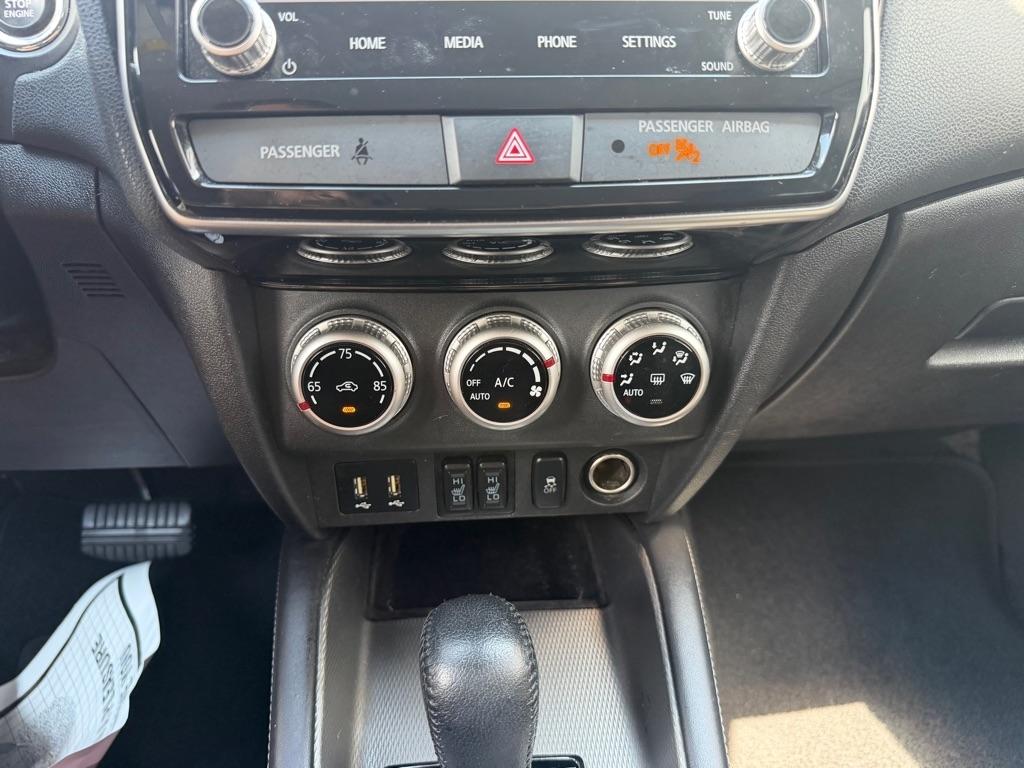 Mitsubishi Outlander Sport  2021