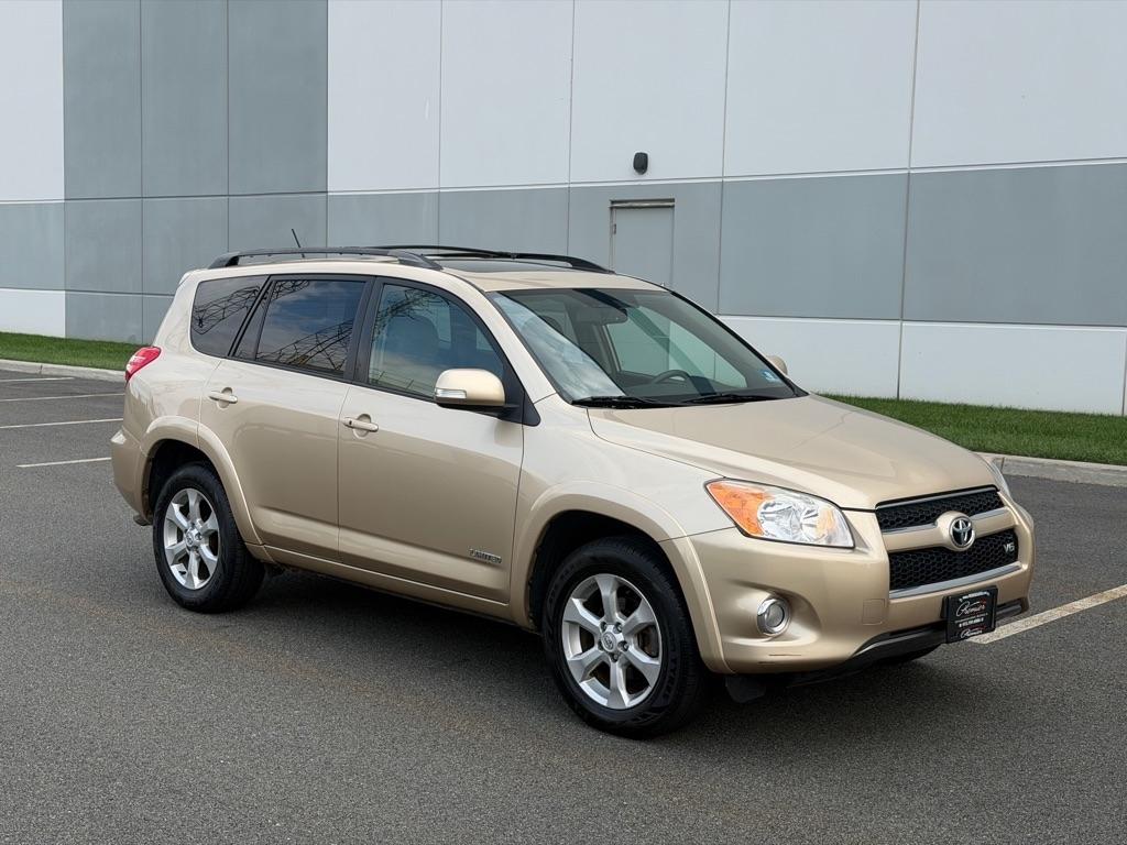 Toyota RAV4 4WD 4dr V6 5-Spd AT Ltd (Natl) 2010
