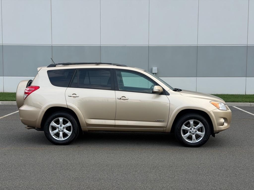 Toyota RAV4 4WD 4dr V6 5-Spd AT Ltd (Natl) 2010