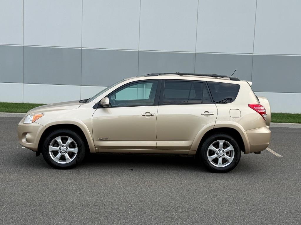 Toyota RAV4 4WD 4dr V6 5-Spd AT Ltd (Natl) 2010