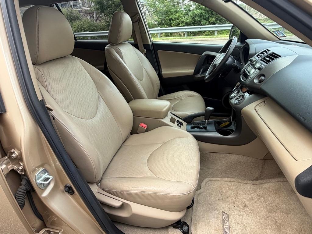 Toyota RAV4 4WD 4dr V6 5-Spd AT Ltd (Natl) 2010