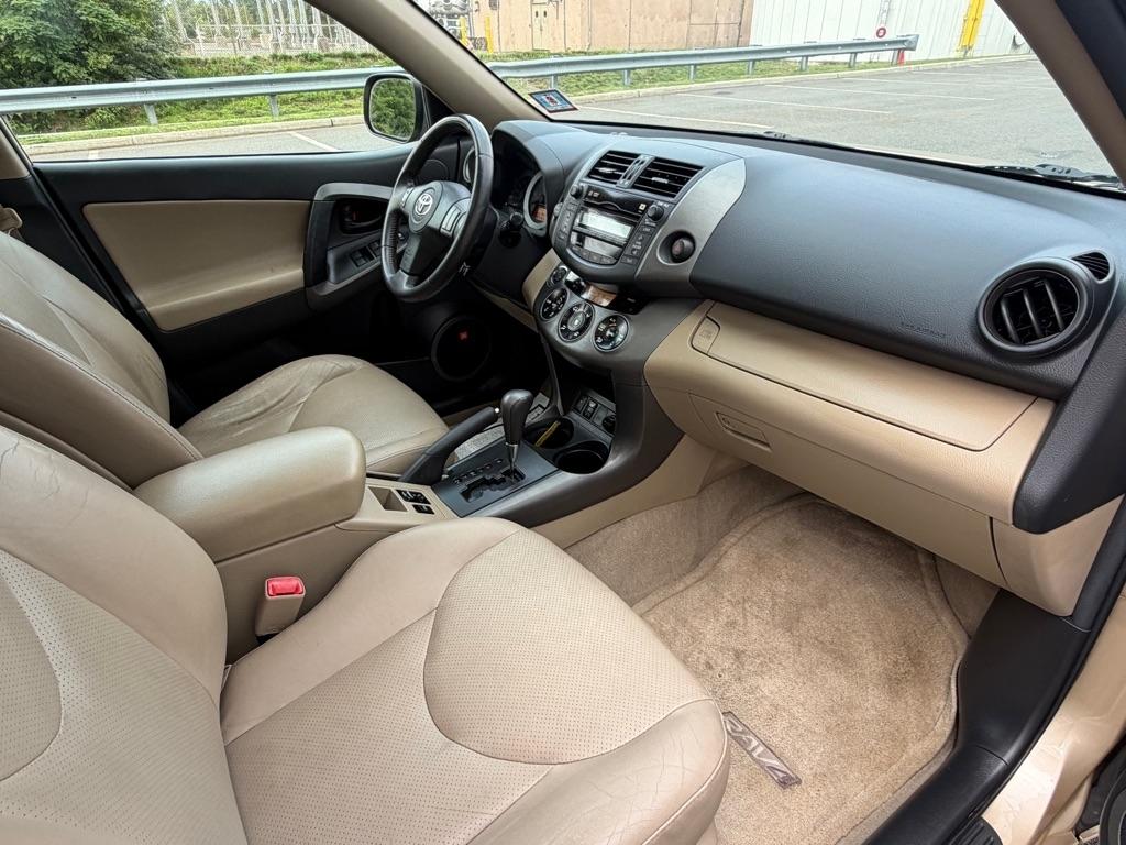Toyota RAV4 4WD 4dr V6 5-Spd AT Ltd (Natl) 2010