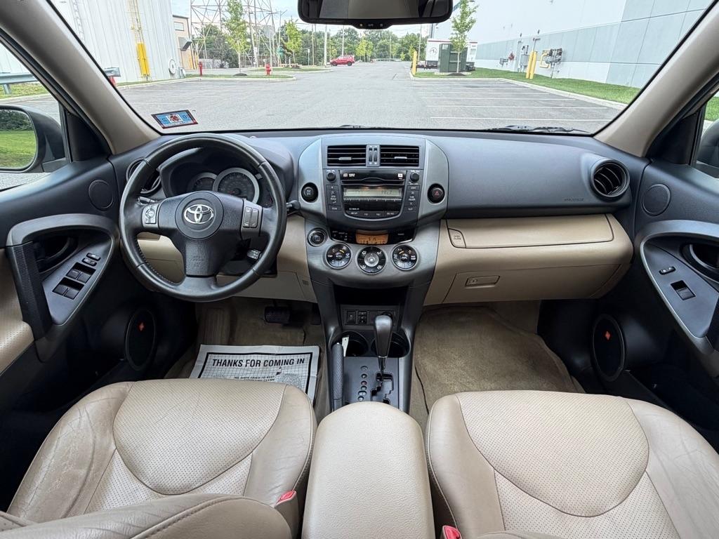 Toyota RAV4 4WD 4dr V6 5-Spd AT Ltd (Natl) 2010