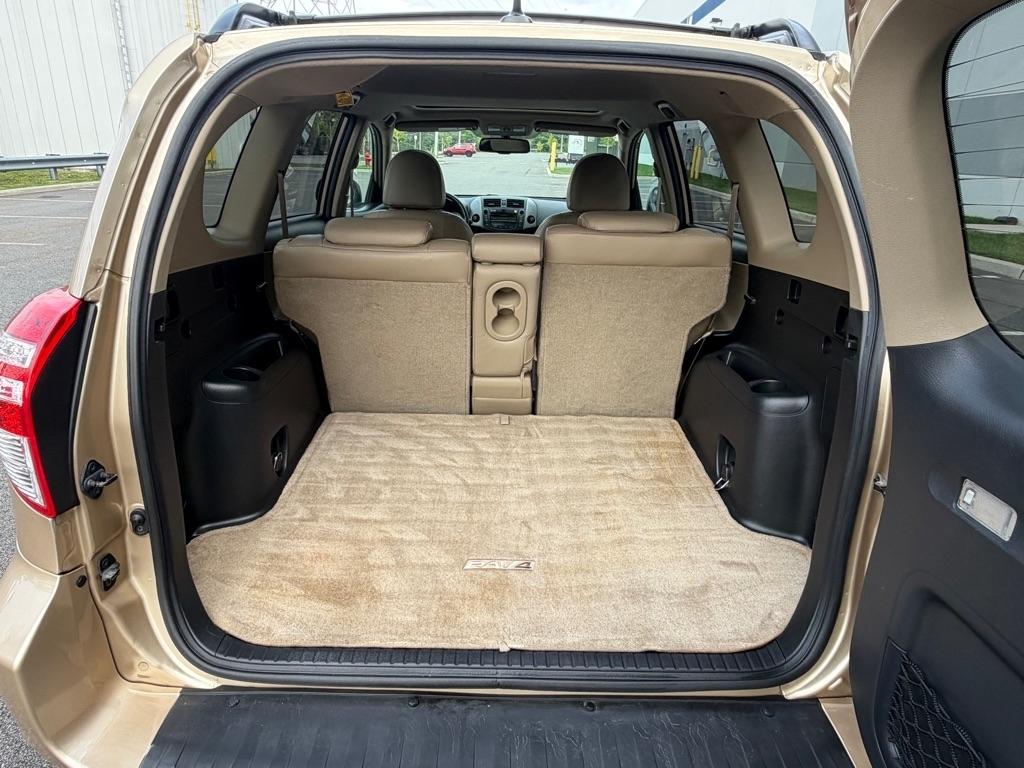 Toyota RAV4 4WD 4dr V6 5-Spd AT Ltd (Natl) 2010