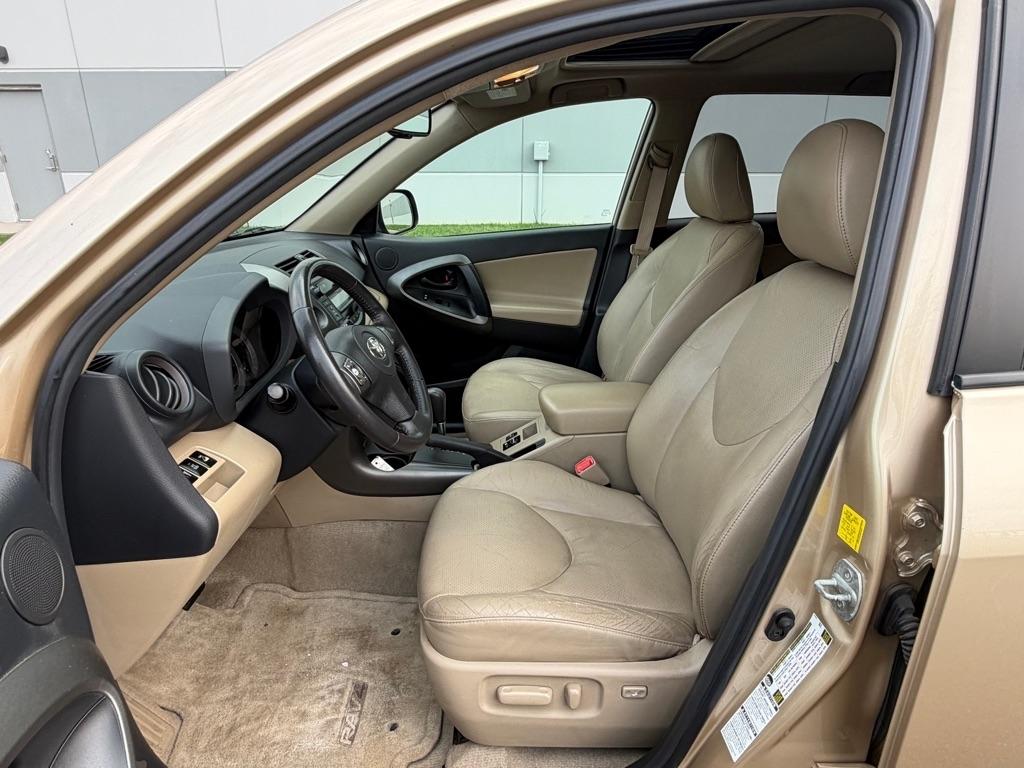 Toyota RAV4 4WD 4dr V6 5-Spd AT Ltd (Natl) 2010