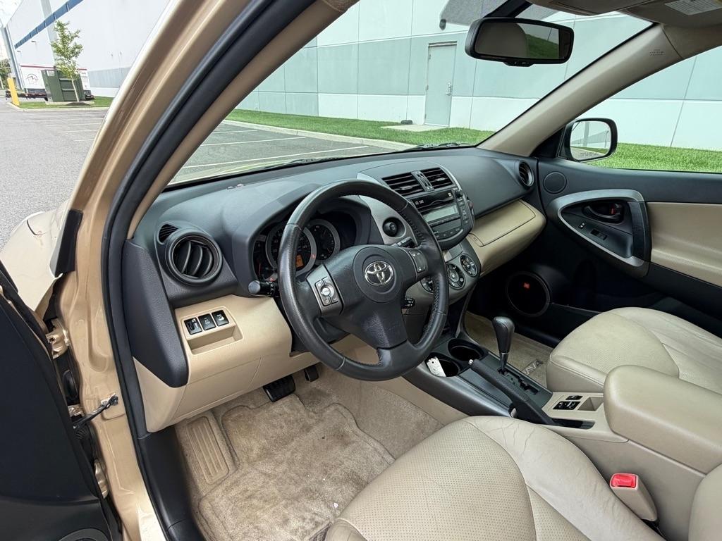 Toyota RAV4 4WD 4dr V6 5-Spd AT Ltd (Natl) 2010