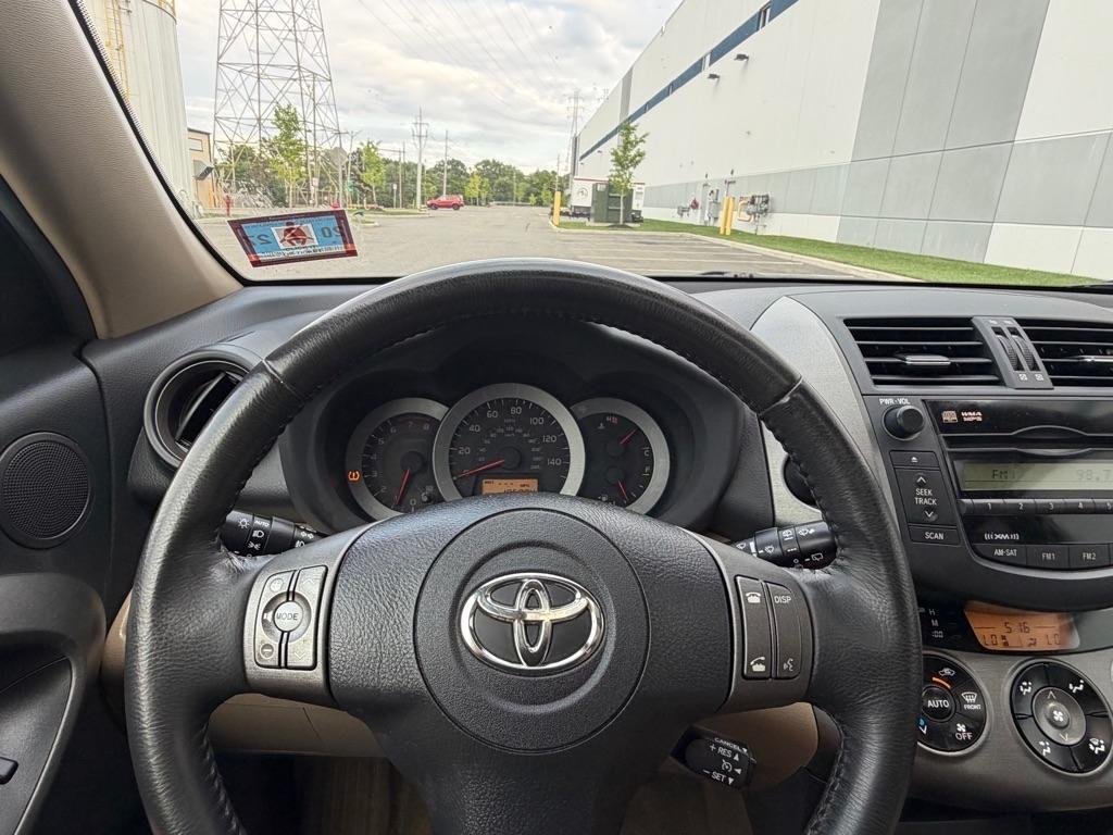 Toyota RAV4 4WD 4dr V6 5-Spd AT Ltd (Natl) 2010