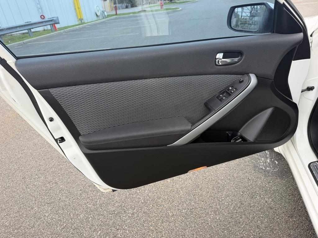 Nissan Altima 2dr Cpe I4 CVT 2.5 S 2008