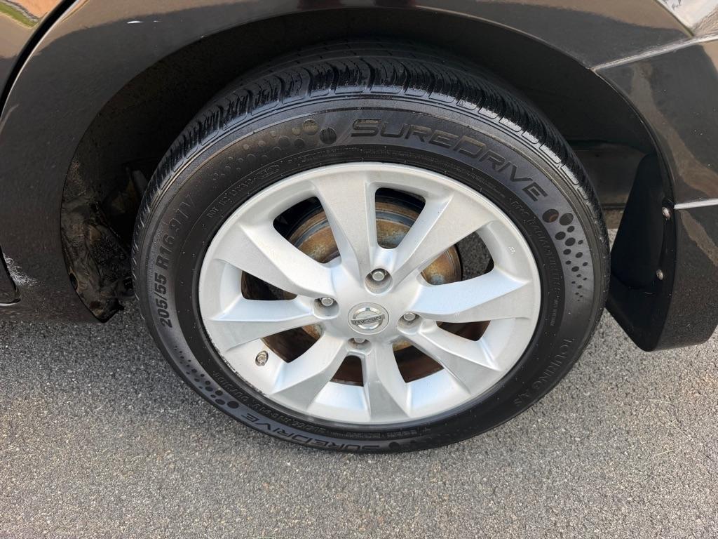 Nissan Sentra 4dr Sdn I4 CVT 2.0 SL 2011
