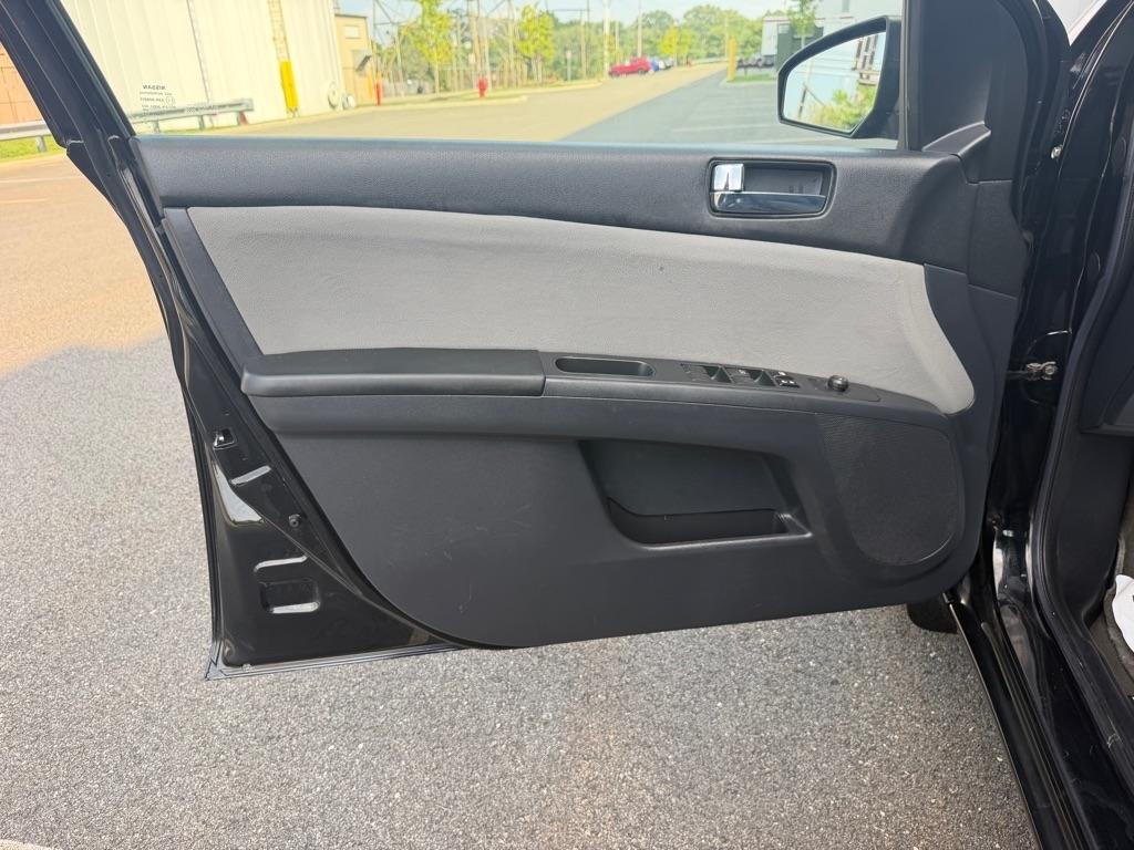 Nissan Sentra 4dr Sdn I4 CVT 2.0 SL 2011