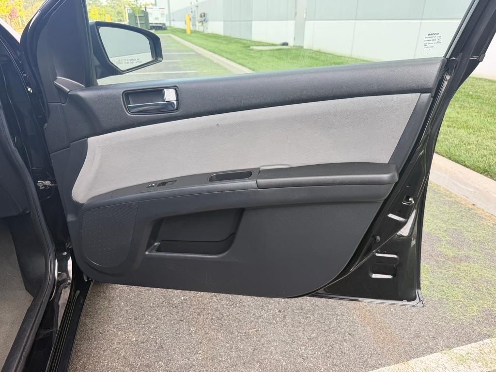 Nissan Sentra 4dr Sdn I4 CVT 2.0 SL 2011