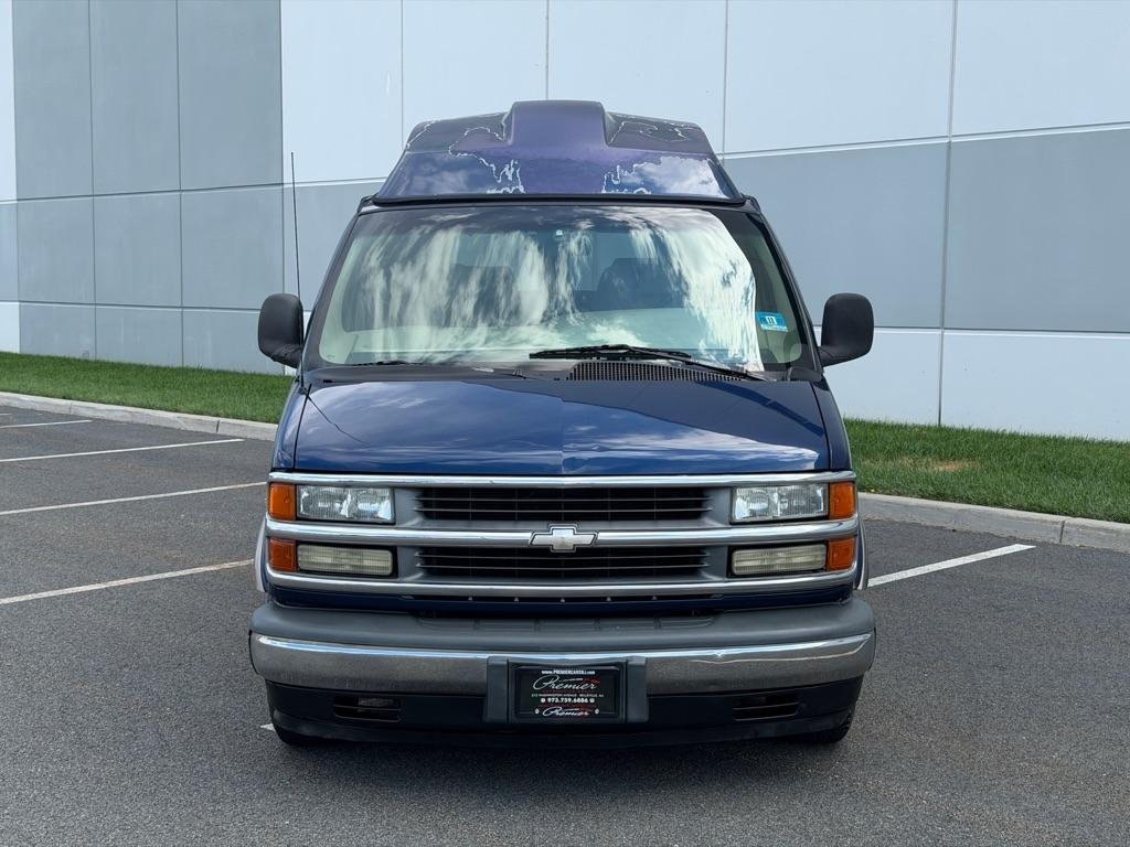 Chevrolet Express Van 1500 135" WB BASE 2002