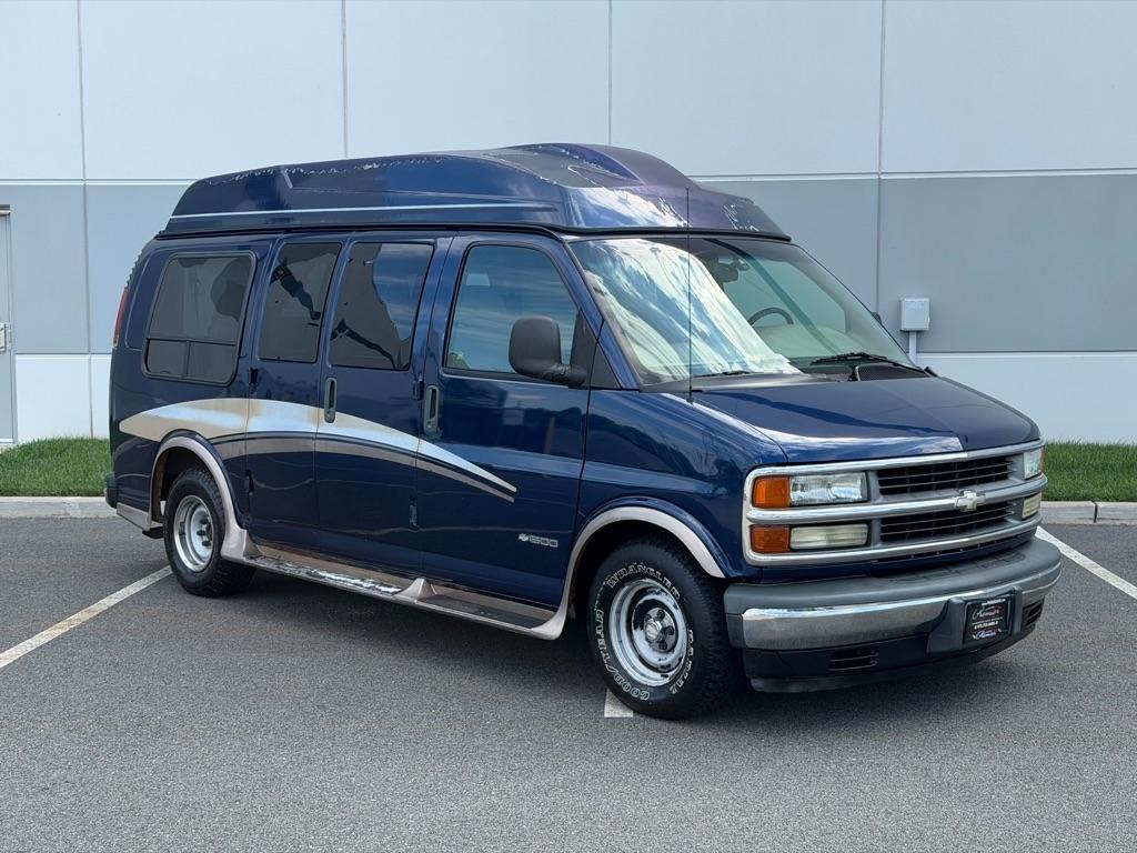 Chevrolet Express Van 1500 135" WB BASE 2002