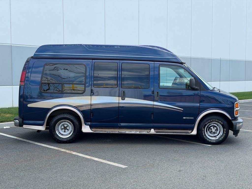 Chevrolet Express Van 1500 135" WB BASE 2002