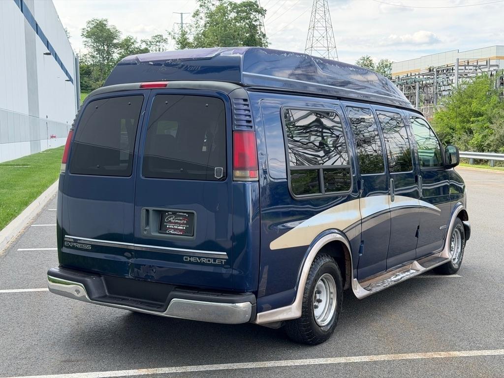 Chevrolet Express Van 1500 135" WB BASE 2002