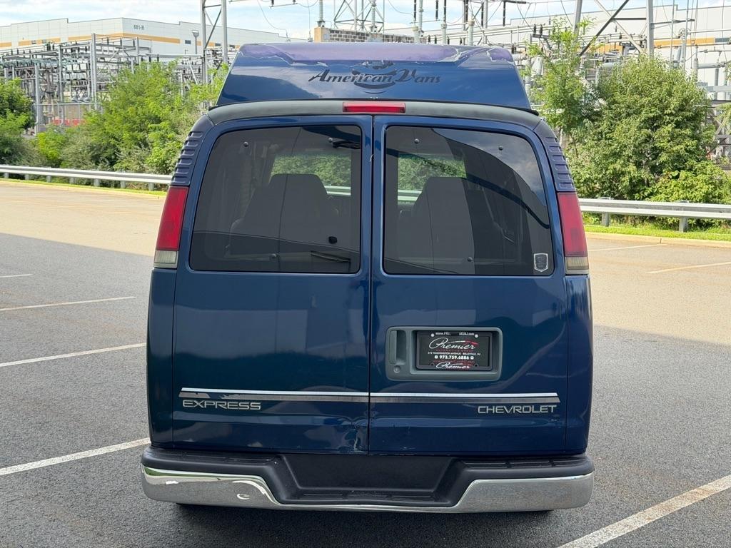Chevrolet Express Van 1500 135" WB BASE 2002