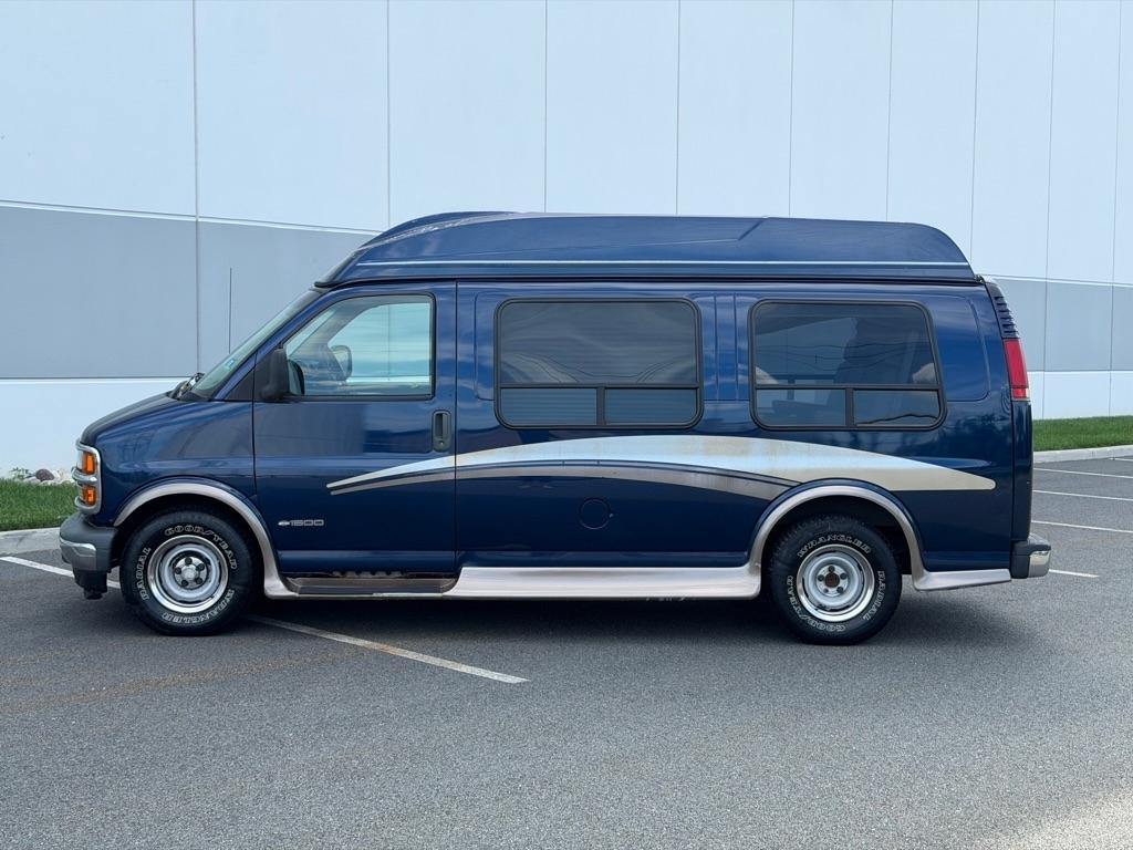 Chevrolet Express Van 1500 135" WB BASE 2002