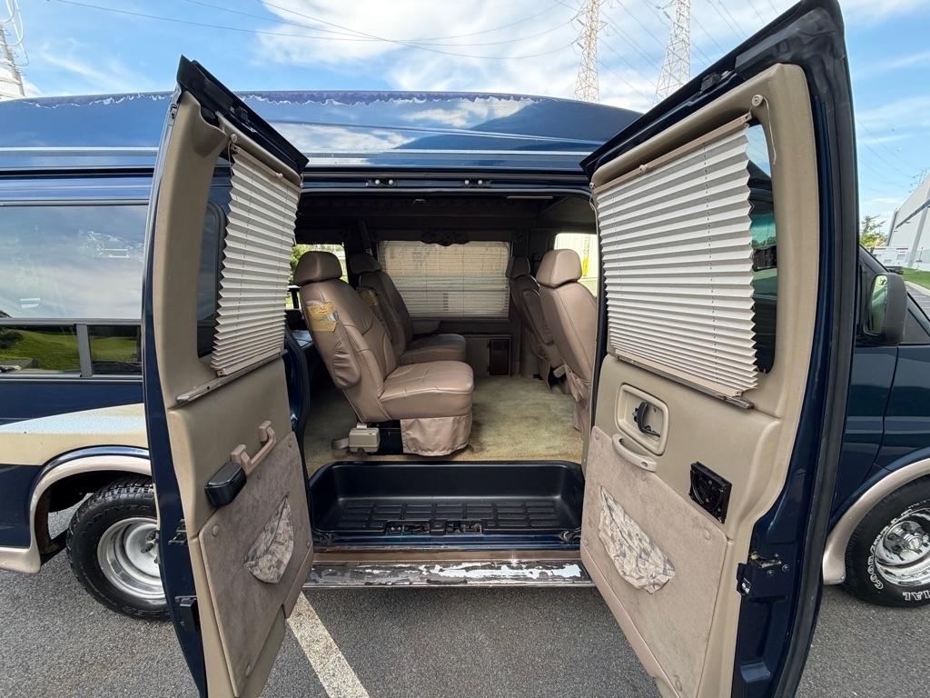Chevrolet Express Van 1500 135" WB BASE 2002