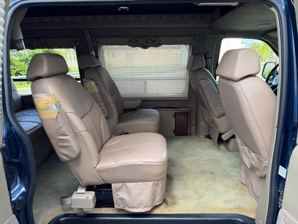Chevrolet Express Van 1500 135" WB BASE 2002