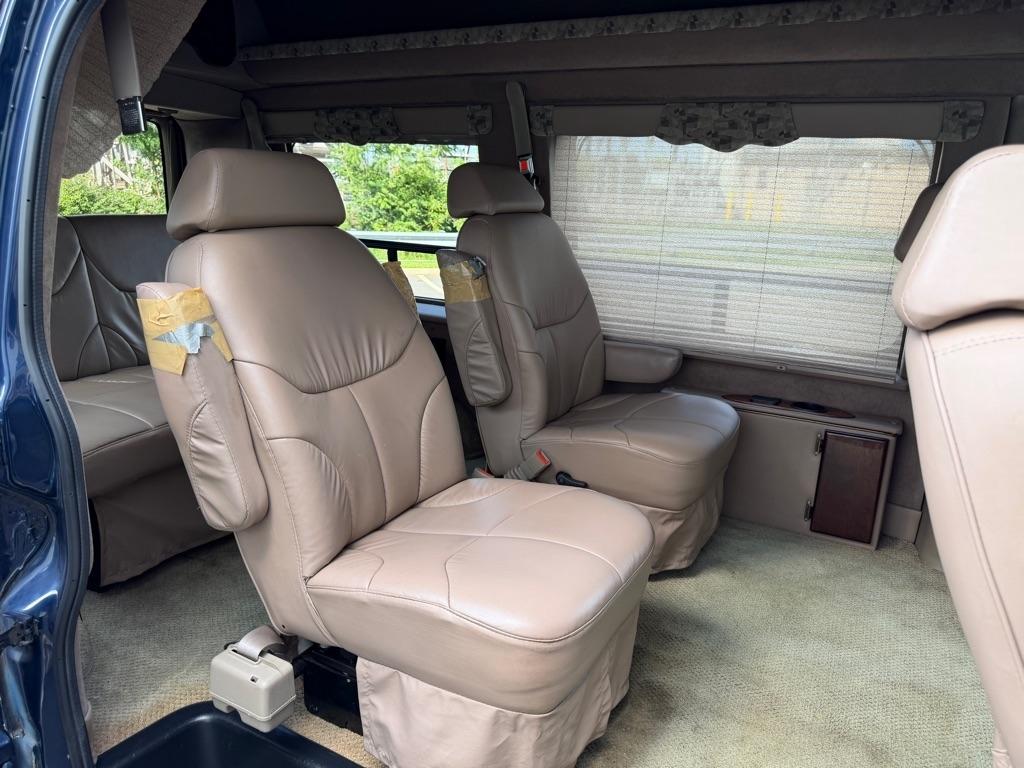 Chevrolet Express Van 1500 135" WB BASE 2002