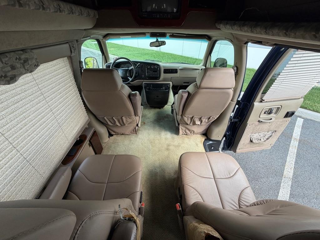 Chevrolet Express Van 1500 135" WB BASE 2002
