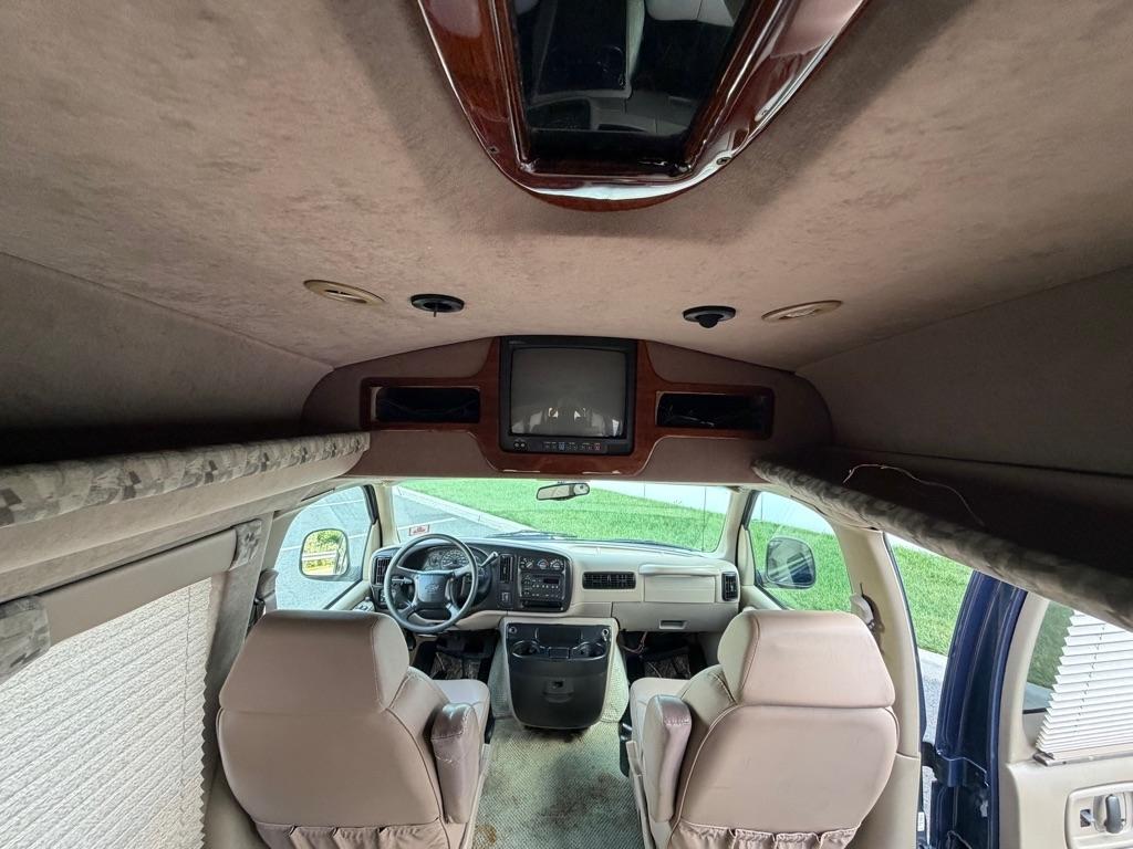 Chevrolet Express Van 1500 135" WB BASE 2002