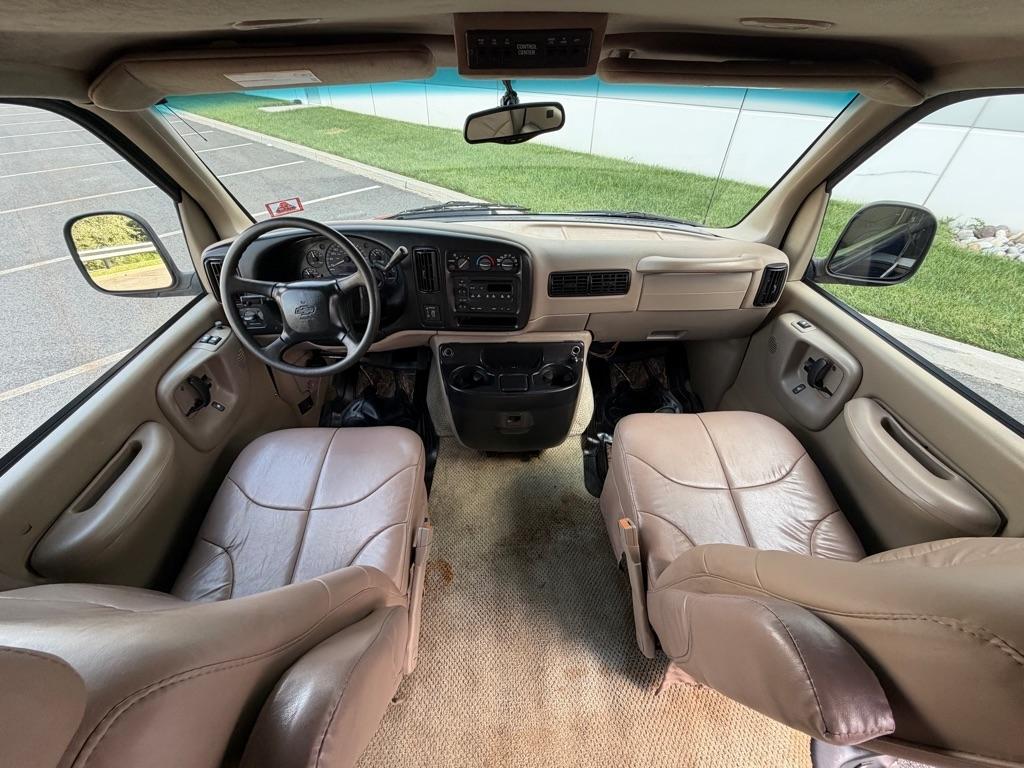 Chevrolet Express Van 1500 135" WB BASE 2002