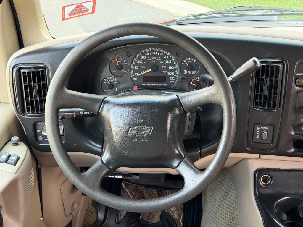 Chevrolet Express Van 1500 135" WB BASE 2002