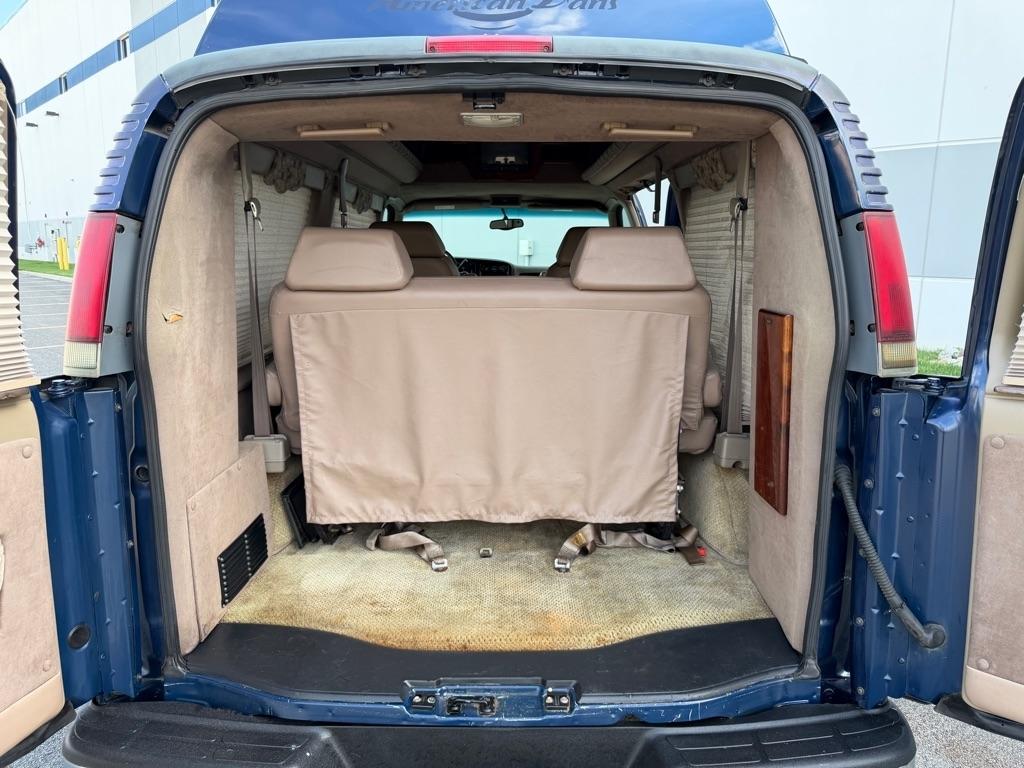 Chevrolet Express Van 1500 135" WB BASE 2002