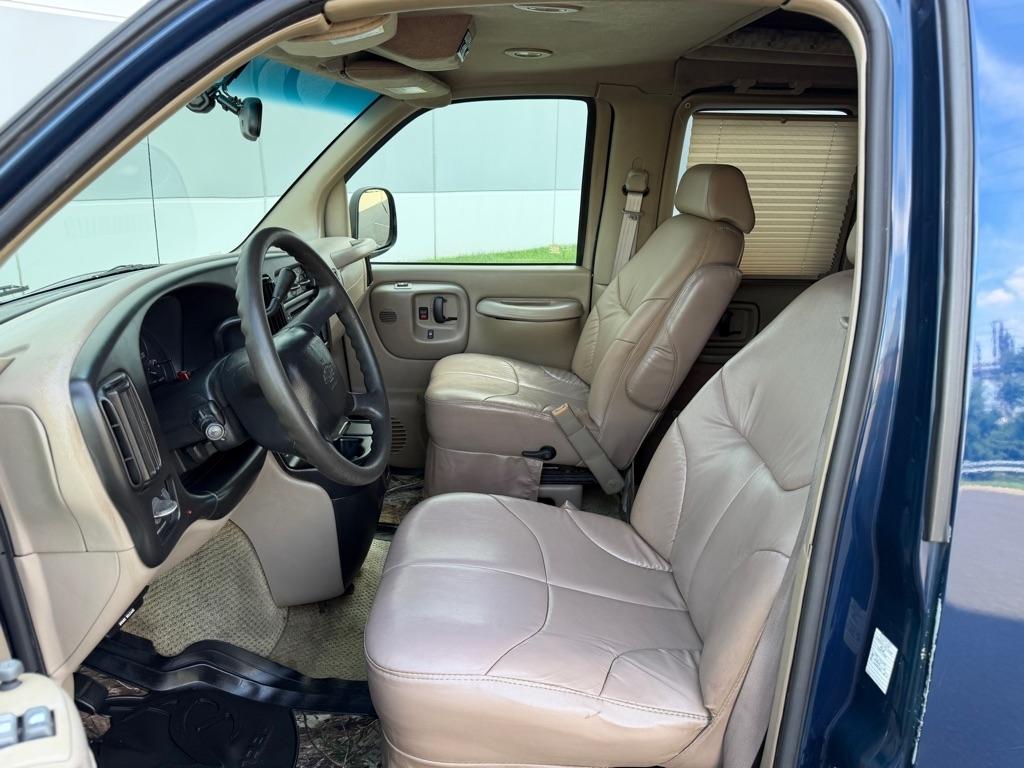 Chevrolet Express Van 1500 135" WB BASE 2002