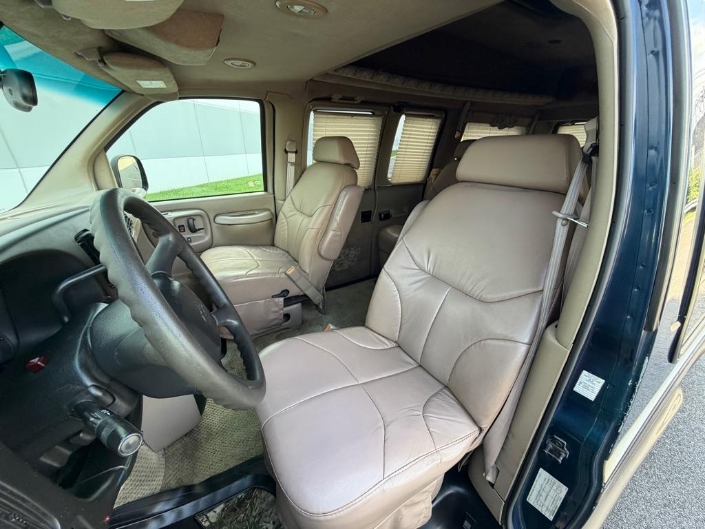 Chevrolet Express Van 1500 135" WB BASE 2002