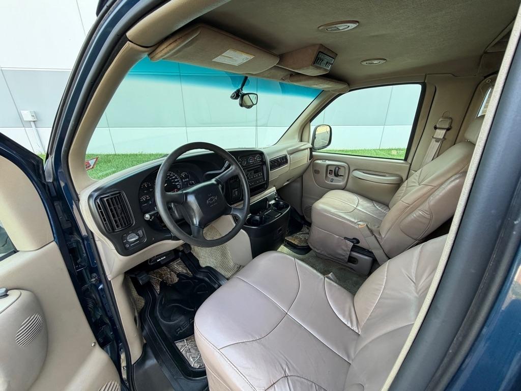 Chevrolet Express Van 1500 135" WB BASE 2002