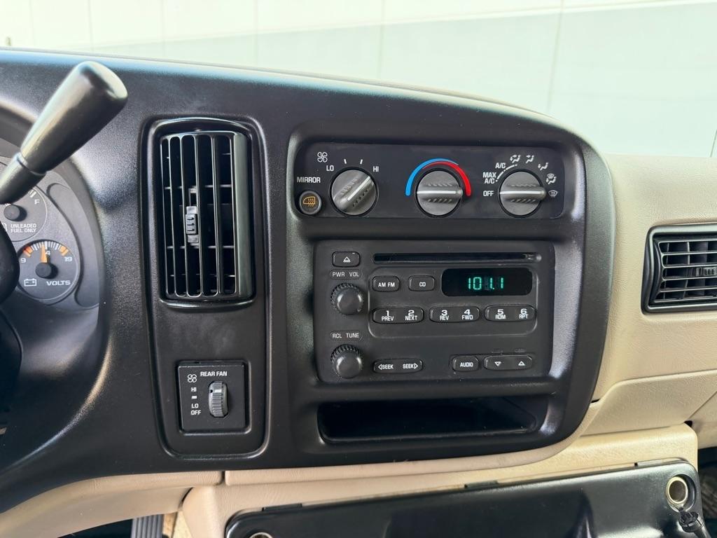 Chevrolet Express Van 1500 135" WB BASE 2002