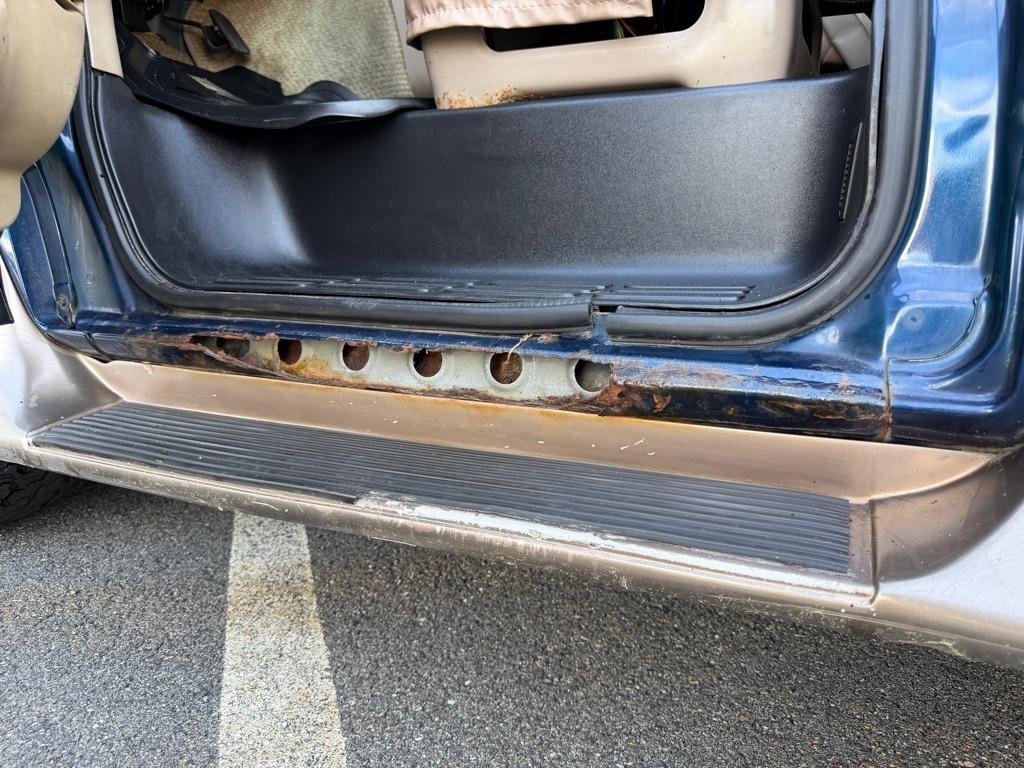Chevrolet Express Van 1500 135" WB BASE 2002