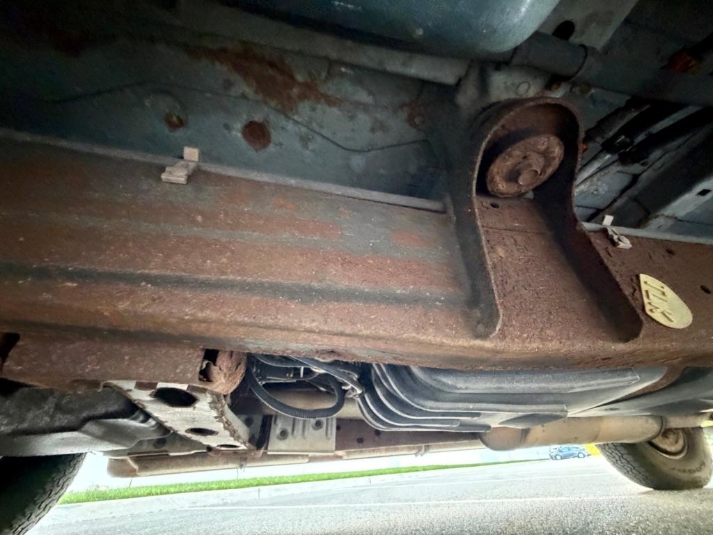 Chevrolet Express Van 1500 135" WB BASE 2002