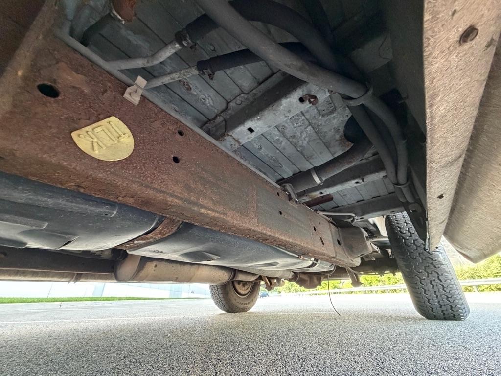 Chevrolet Express Van 1500 135" WB BASE 2002