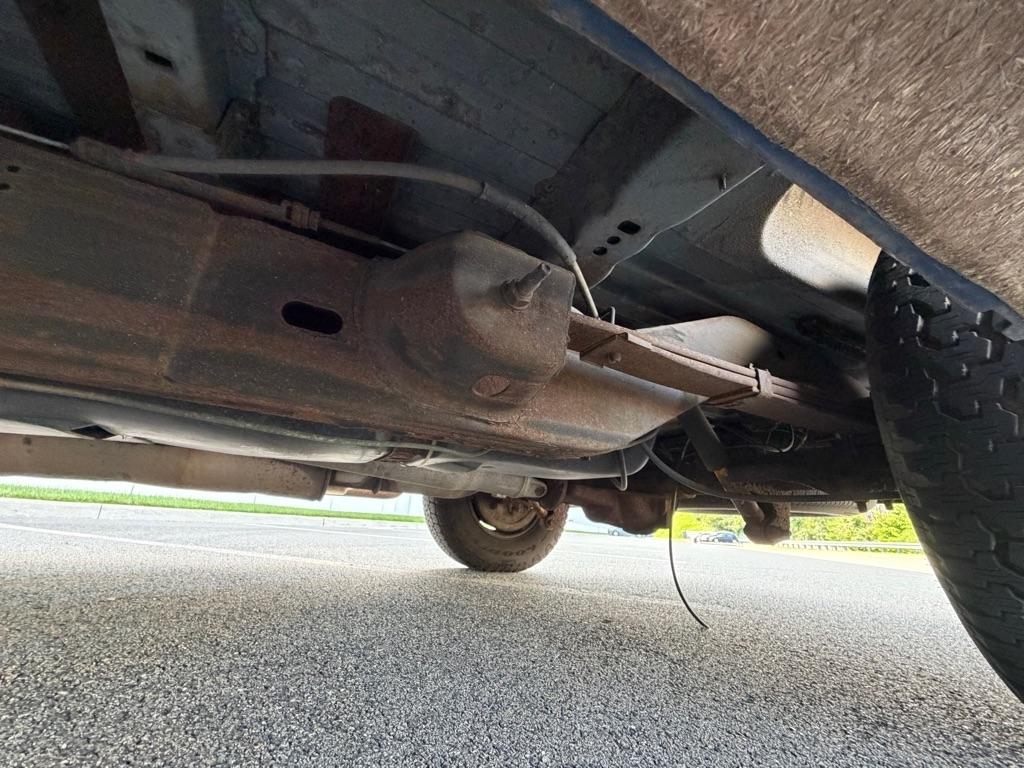 Chevrolet Express Van 1500 135" WB BASE 2002