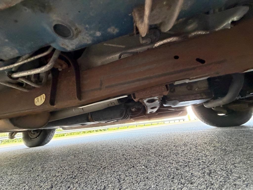 Chevrolet Express Van 1500 135" WB BASE 2002