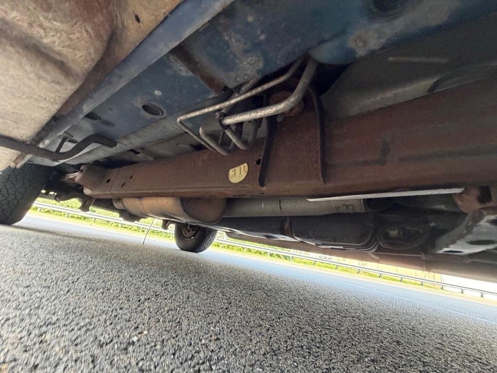 Chevrolet Express Van 1500 135" WB BASE 2002