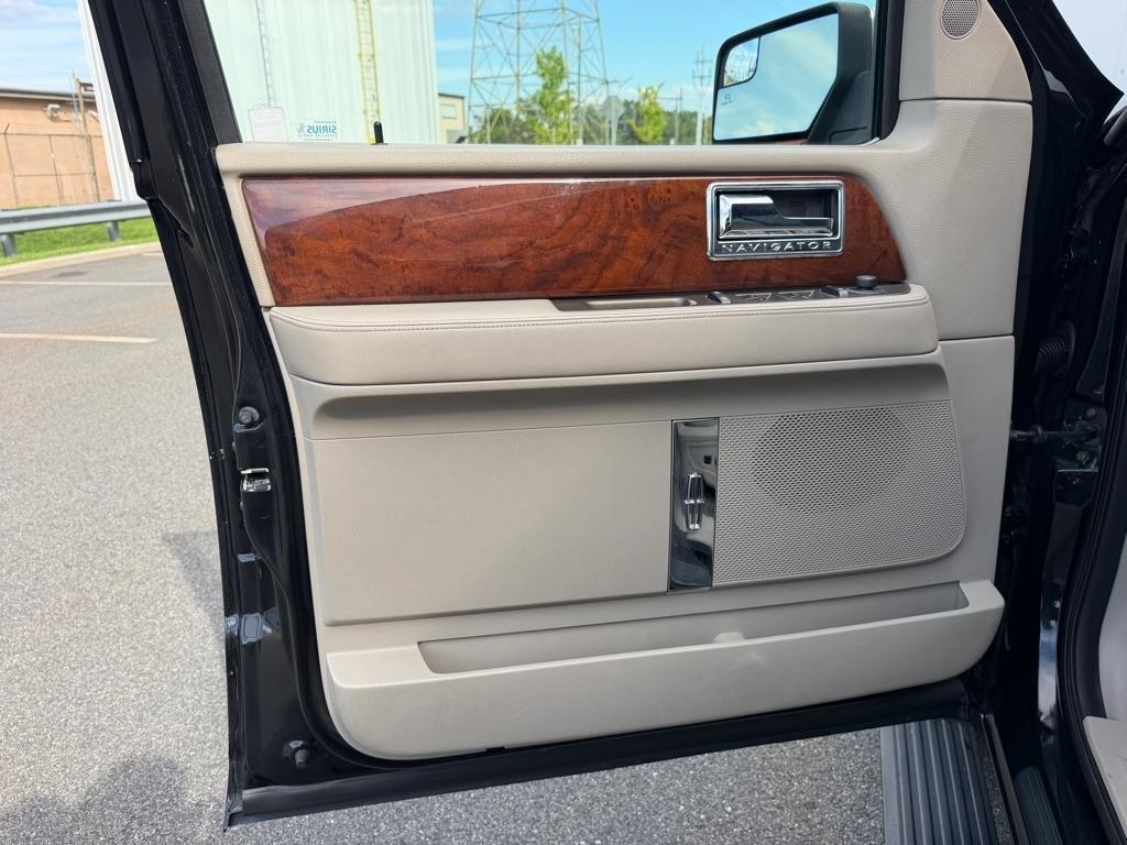 Lincoln Navigator L 4WD 4dr 2012