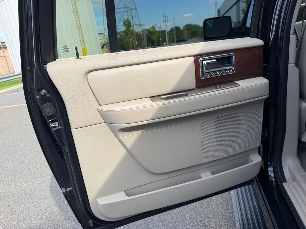 Lincoln Navigator L 4WD 4dr 2012