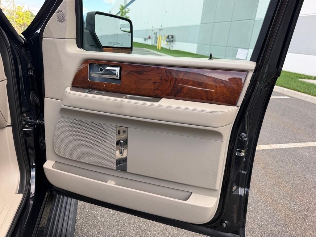 Lincoln Navigator L 4WD 4dr 2012