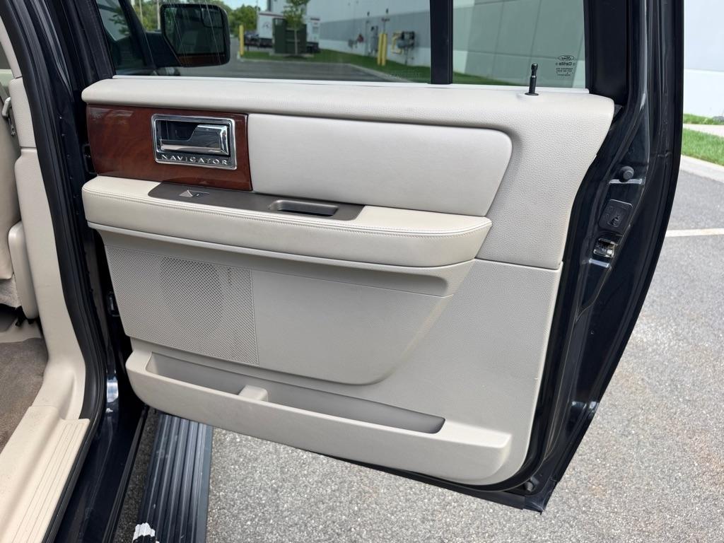 Lincoln Navigator L 4WD 4dr 2012
