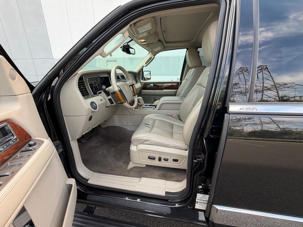 Lincoln Navigator L 4WD 4dr 2012