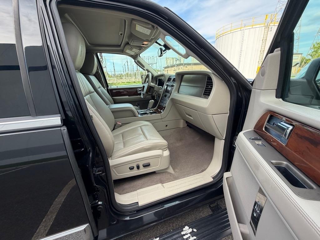 Lincoln Navigator L 4WD 4dr 2012