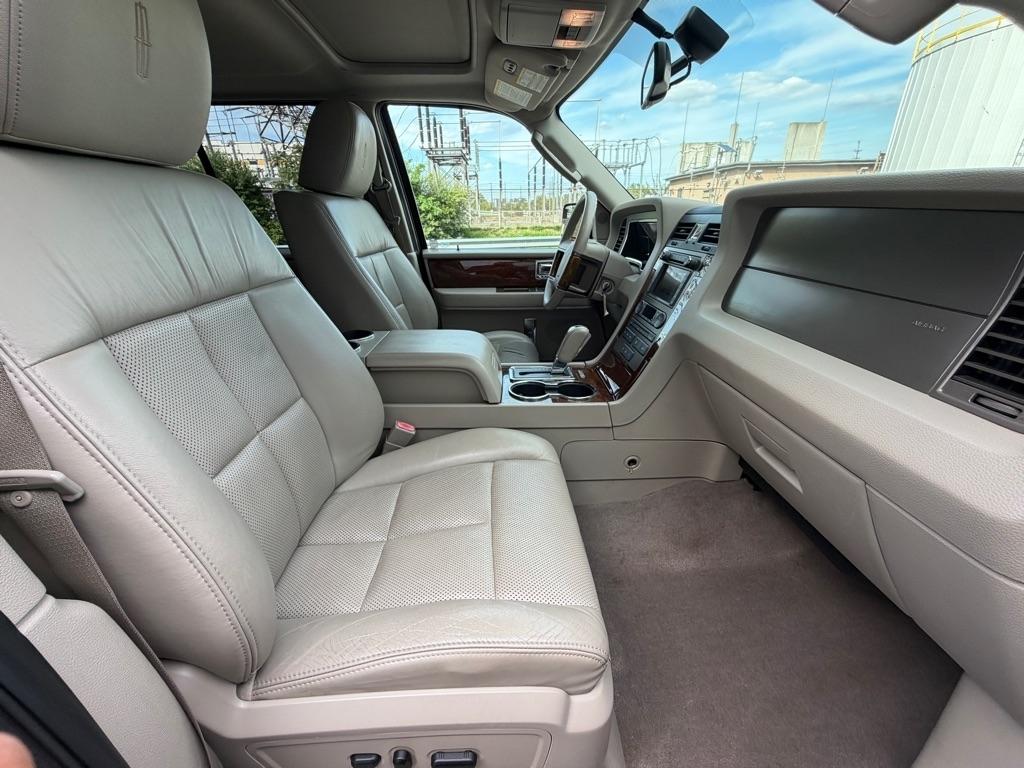 Lincoln Navigator L 4WD 4dr 2012