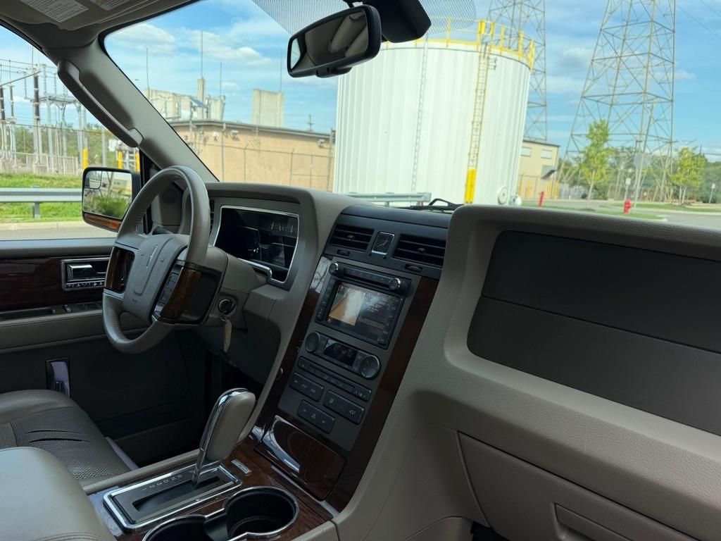 Lincoln Navigator L 4WD 4dr 2012