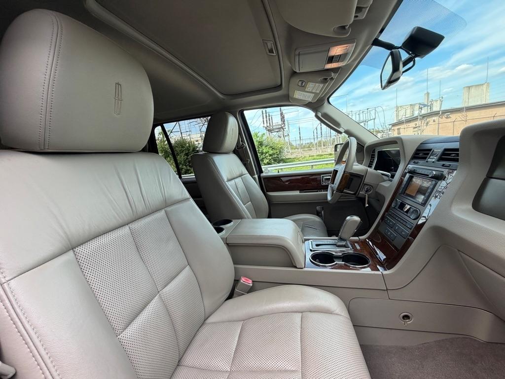 Lincoln Navigator L 4WD 4dr 2012