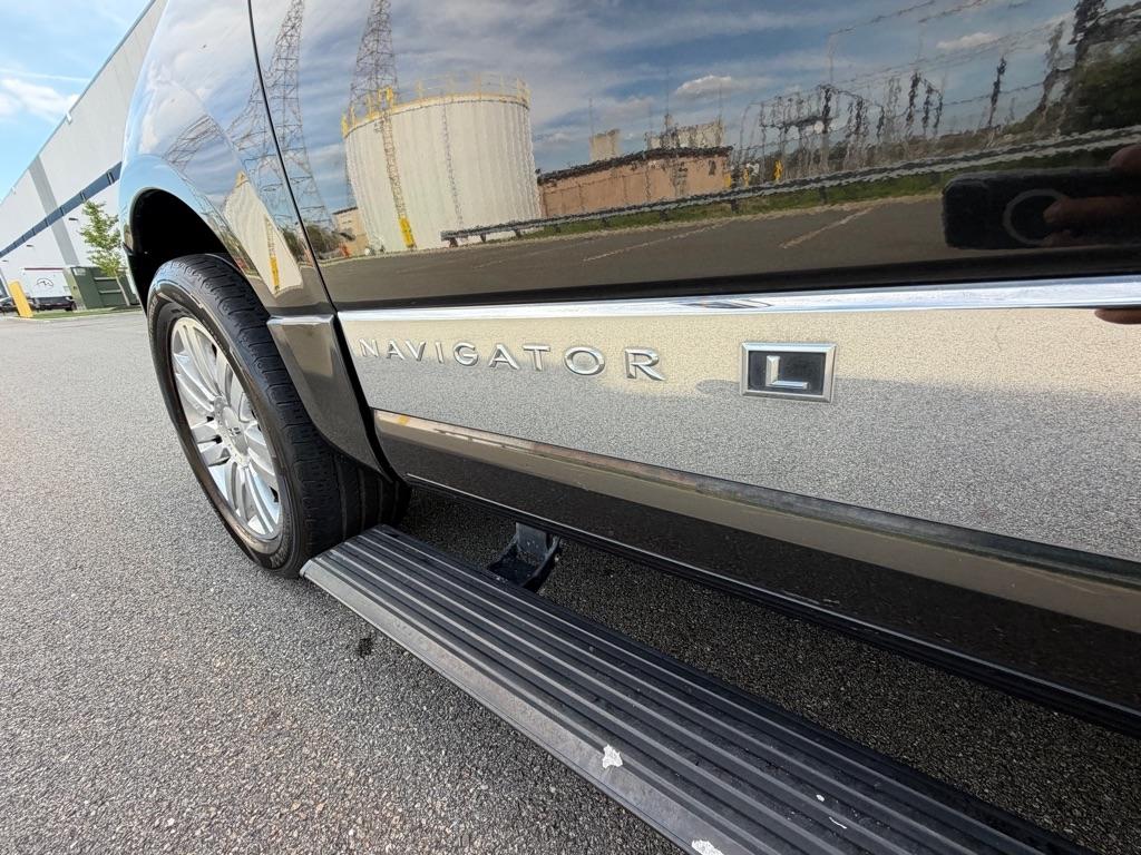 Lincoln Navigator L 4WD 4dr 2012